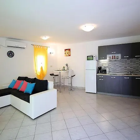 In 35756 Apartment